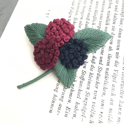 ブラックベリーの刺繍ブローチ 3枚目の画像