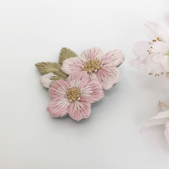 ［受注制作］桜の刺繍ブローチ＊b 3枚目の画像