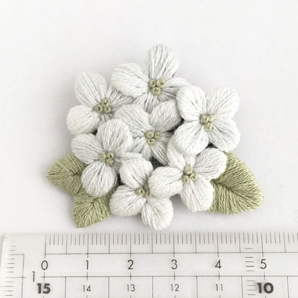 あじさいの刺繍ブローチ＊水色＊紫陽花 6枚目の画像