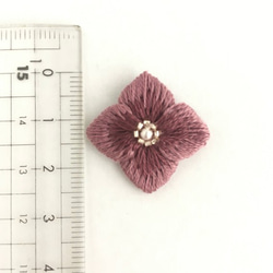 ［受注制作］あじさいの花びら刺繍ピアス＊アンティークピンク 6枚目の画像