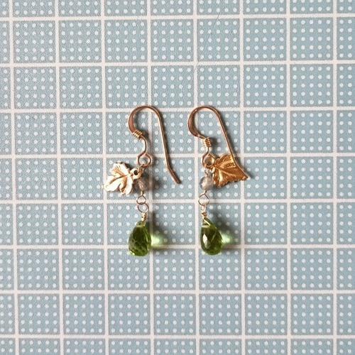 シャルドネピアス（ペリドット） ピアス（フック・チェーン） ihori 