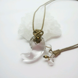 水晶の勾玉 天然石マクラメ編みペンダント ネックレス