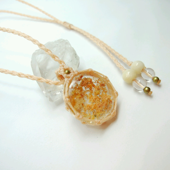 ガーデンクォーツ（花） 天然石マクラメ編みペンダント 1枚目の画像