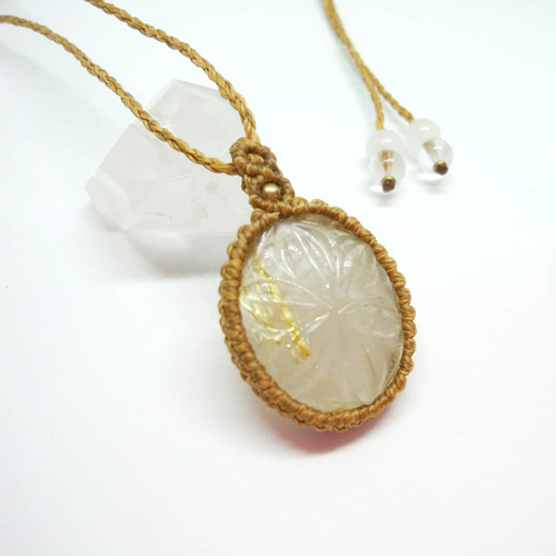 ゴールドルチルクォーツ カービング 天然石マクラメ編みペンダント