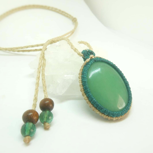 グリーンアベンチュリン 天然石マクラメ編みペンダント 2枚目の画像