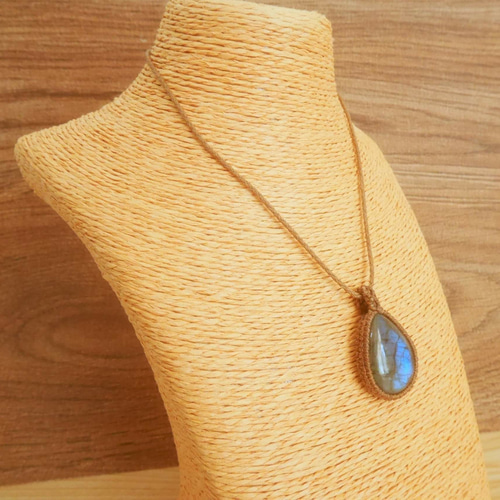 アメジスト＆ラブラドライトのマクラメ編みネックレス　ペンダント　天然石 ラブラドライト 天然石マクラメ編みペンダント ネックレス