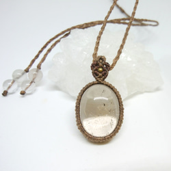 ルチルクォーツ 天然石マクラメ編みペンダント 2枚目の画像