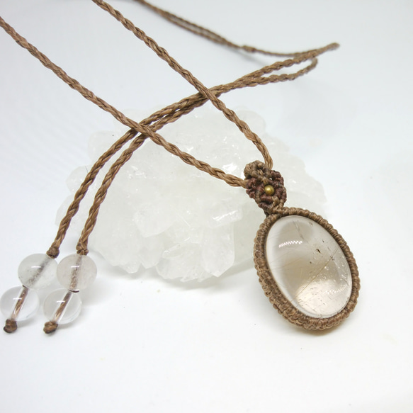 ルチルクォーツ 天然石マクラメ編みペンダント 3枚目の画像
