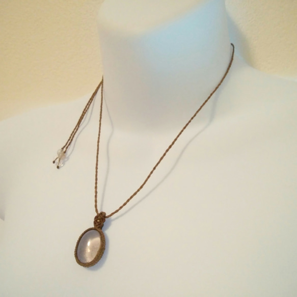 ルチルクォーツ 天然石マクラメ編みペンダント 4枚目の画像