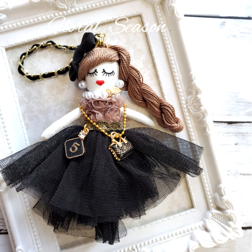 ブラック チュールドレスのルルベちゃん バッグチャーム Floral Season 
