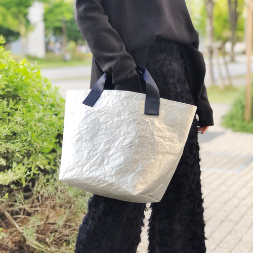 特殊軽量素材 シワ加工トート ワイドガゼット(シルバー) ※ハンドル