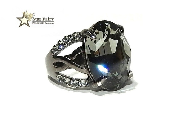 ☆ 新作 ☆ SWAROVSKI ブラックダイヤモンド ジュエリーリング Ⅲ 1枚目の画像