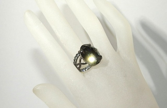 ☆ 新作 ☆ SWAROVSKI ブラックダイヤモンド ジュエリーリング Ⅲ 4枚目の画像