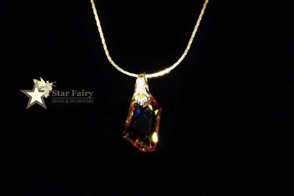 SWAROVSKI ゴールデンシャドーネックレス 4枚目の画像