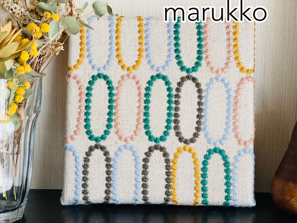 刺繍パネル　カラフルサークル　ファブリックパネル 5枚目の画像