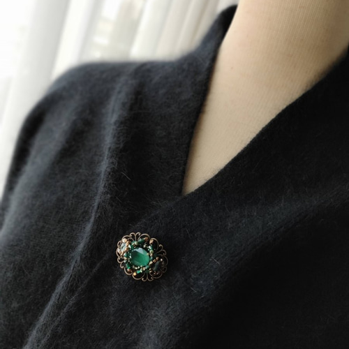 【美品】スワロフスキー グリーンクリスタルブローチ グリーンカラーのSwarovski社製クリスタル・ブローチ・再販