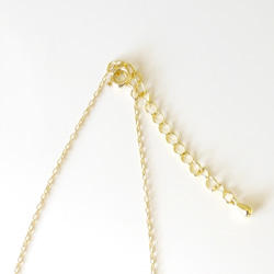 Simple petit gold cube necklace 2枚目の画像