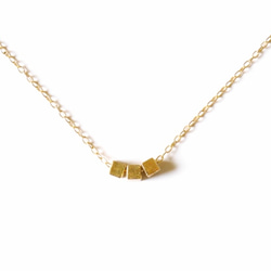Simple petit gold cube necklace 1枚目の画像