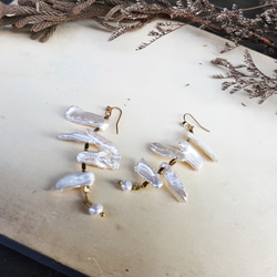 排他的設計[天然の真珠のイヤリング手作りの銅の不規則な形状】 2枚目の画像
