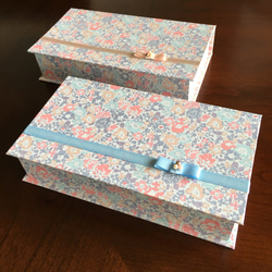 リバティプリントのブック型BOX（pale blue） 1枚目の画像