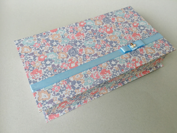リバティプリントのブック型BOX（pale blue） 2枚目の画像
