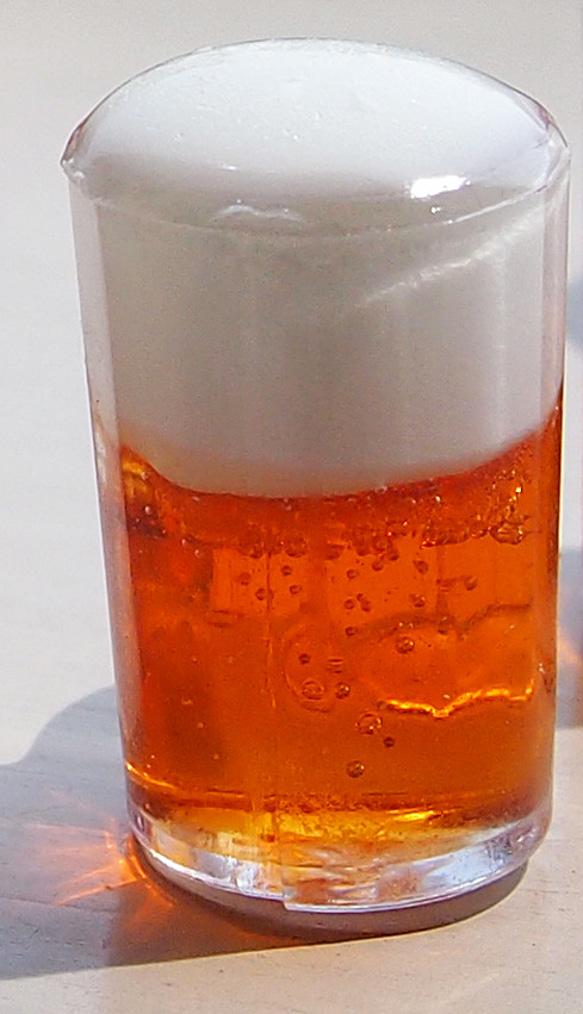 極小ミニチュアサンプルのビールジョッキのキーホルダー 2枚目の画像