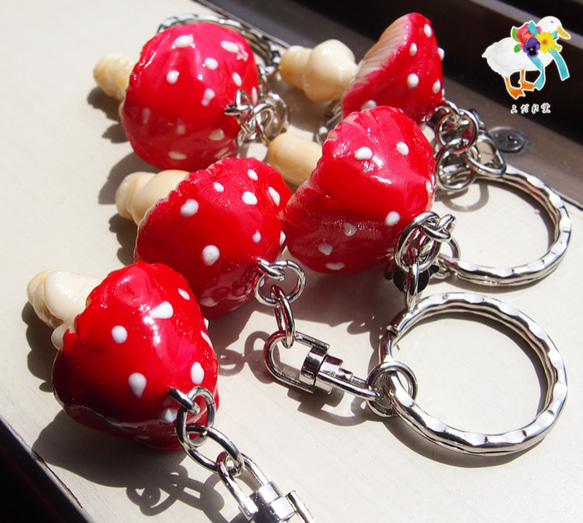 再販】リアルな毒キノコ ベニテングダケのキーホルダー キーホルダー