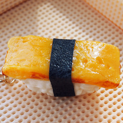 お寿司屋さんの食品サンプル（ギョク(卵)）のキーホルダー 2枚目の画像