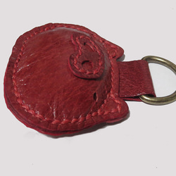 ブタ革のブタ顔のチャーム　ヌメ革　赤 2枚目の画像