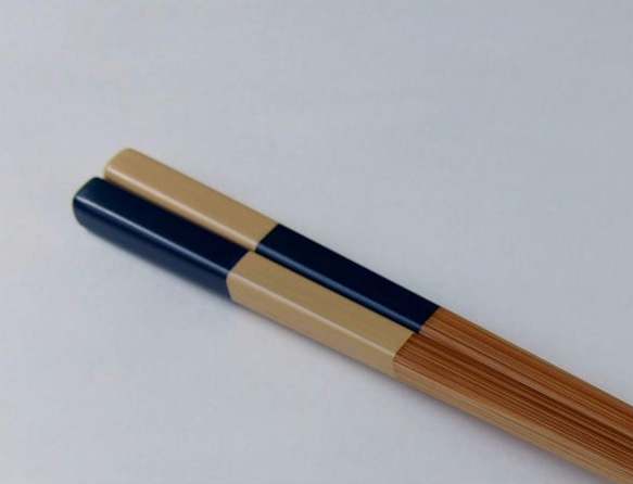 竹・自然塗料箸　05-22-VA  瑠璃紺（るりこん）　 1枚目の画像