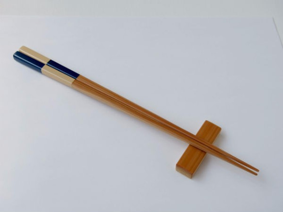 竹・自然塗料箸　05-22-VA  瑠璃紺（るりこん）　 2枚目の画像