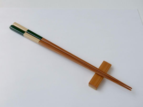 竹・自然塗料箸　05-22-VA  深緑（ふかみどり）　 2枚目の画像