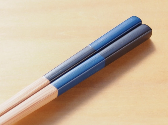 竹・自然塗料箸　05-22-CH  サファイア　 2枚目の画像
