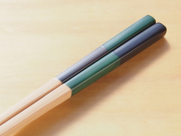 竹製・自然塗料箸　05-22-CH  エメラルド 2枚目の画像