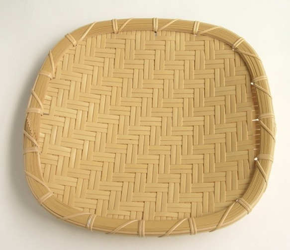 竹製・盛り皿　 二本あじろ　24cm（縦・横幅）　　C-05 1枚目の画像