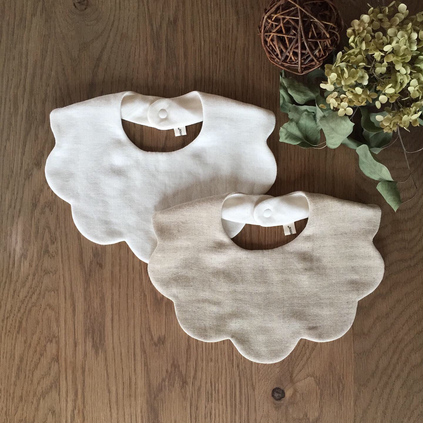 リバーシブル　もくもくスタイ　マーガレット刺繍ダブルガーゼ生地×無地　700円 リバーシブル もくもくスタイ マーガレット刺繍ダブルガーゼ生地×無地