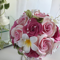 ピンクのバラとプルメリアのブーケ 3枚目の画像