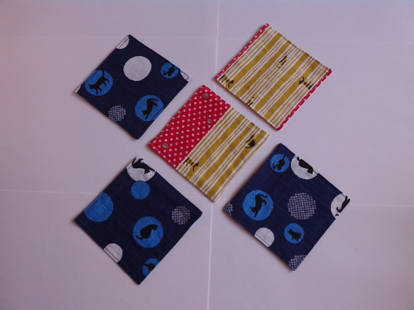 和布のコースター　5枚組アソート (紺、黄、猫） 1枚目の画像