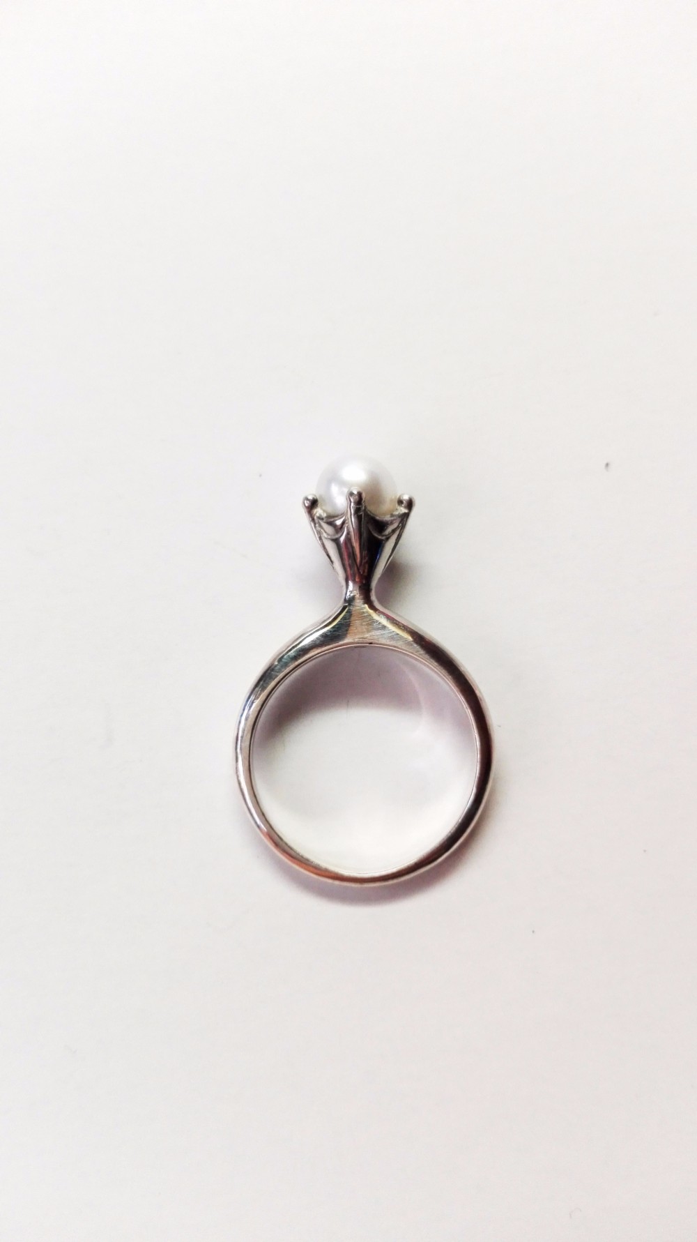 Stand Pearl Ring   White Silver