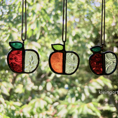 りんご ペンダント or チャーム ステンドグラス ネックレス