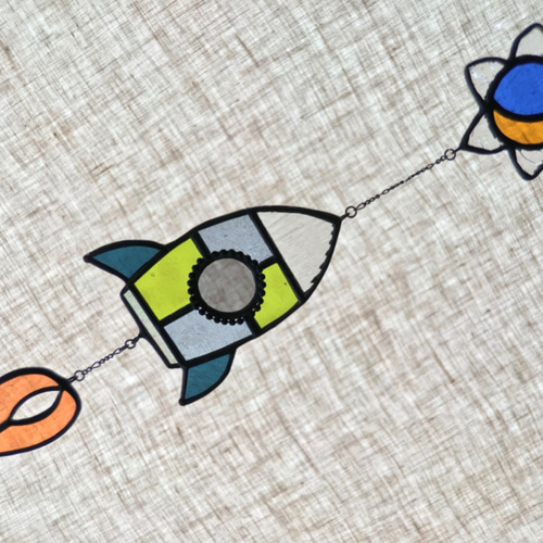 ステンドグラスオーナメント　ハンドメイド　サンキャッチャー　桃太郎　オーナメント ステンドグラスオーナメント ハンドメイド サンキャッチャー