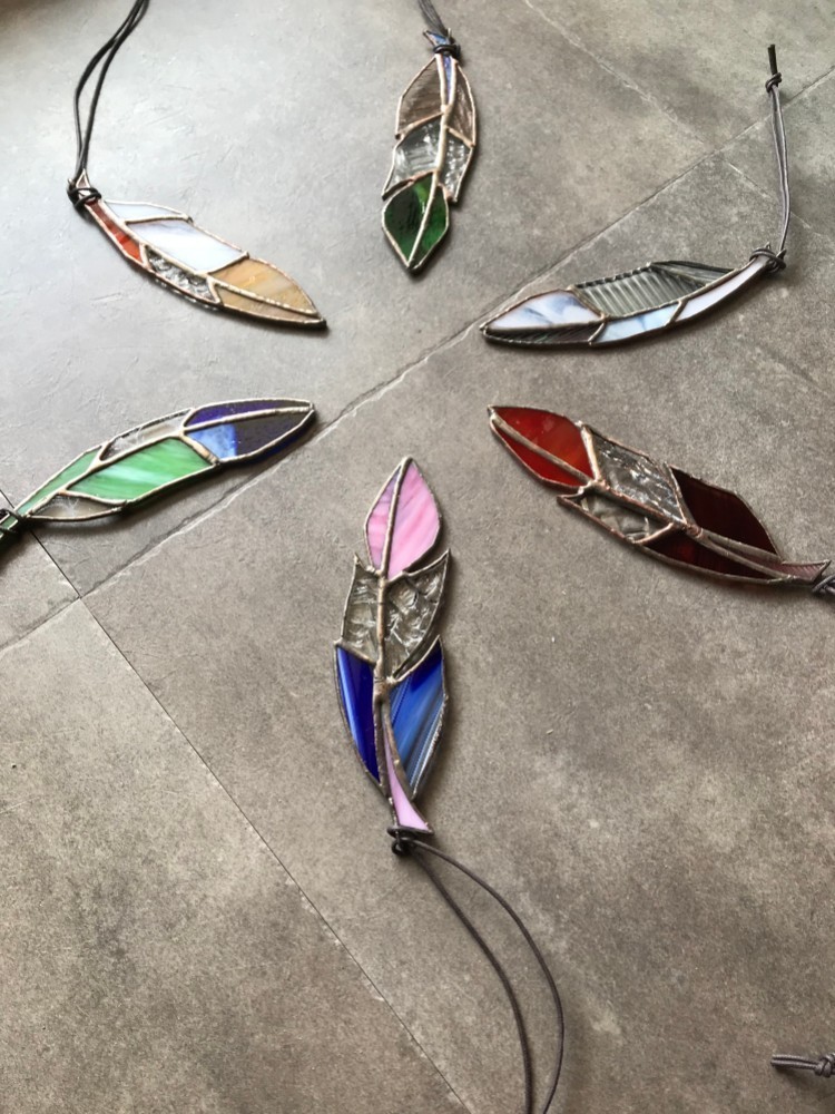 サンキャッチャー♡ハンドメイド「グリーンのステンドグラスとクリスタル蝶々♡」