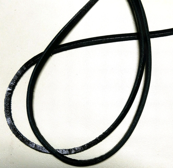 革製　ネックストラップ　ブラック細め 3枚目の画像