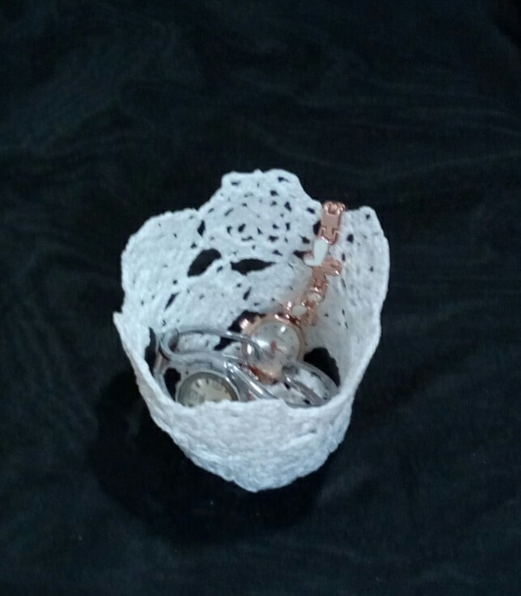 レース編みのカップ　白 3枚目の画像