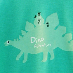 親子でお揃い【恐竜】グリーン・Tシャツ - キッズB（size 80-100） 2枚目の画像