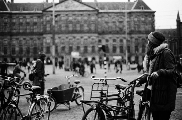 Oui Oui モノクロ 銀塩 写真集 Paris  しろくろ写真 8枚目の画像