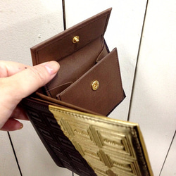 革のチョコレート・二つ折り財布（銀の包み紙） 3枚目の画像