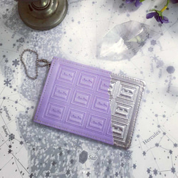 革の菫色チョコ・パスケース（銀の包み紙） 1枚目の画像