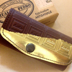 革のチョコレート・キーケース（金の包み紙） 1枚目の画像