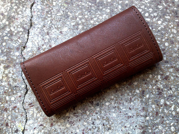 革のチョコレート・キーケース（金の包み紙） 3枚目の画像